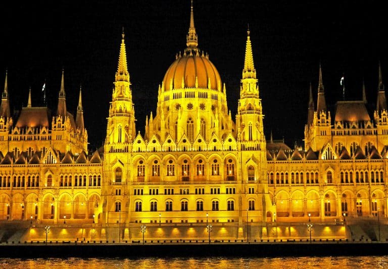 Hongrie et Pologne : quand le populisme s'installe durablement au pouvoir